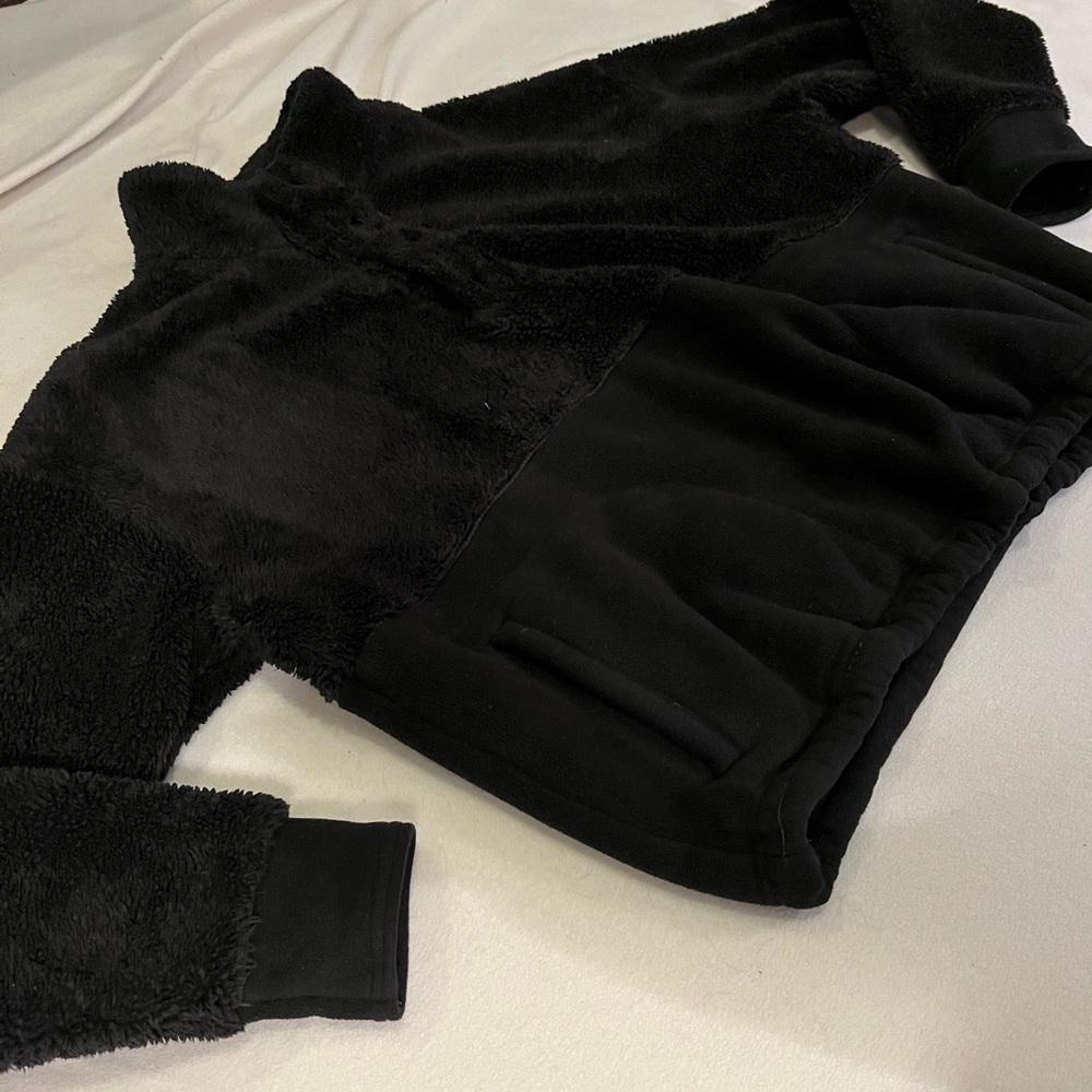 Black fuzzy cropped active wear sweater